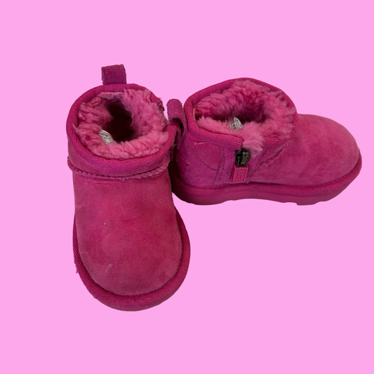 UGGS, 6