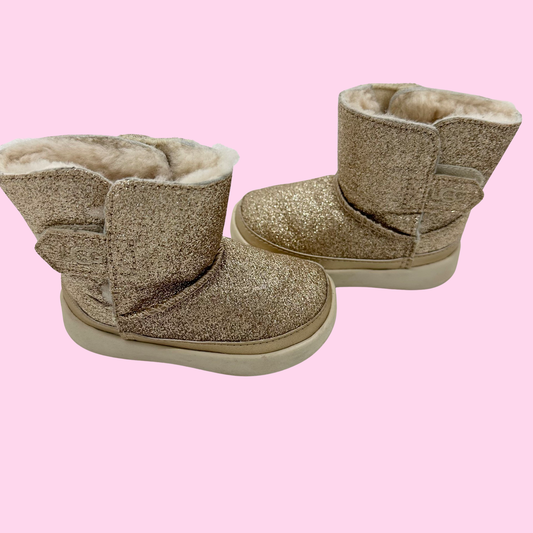 UGGS, 4/5