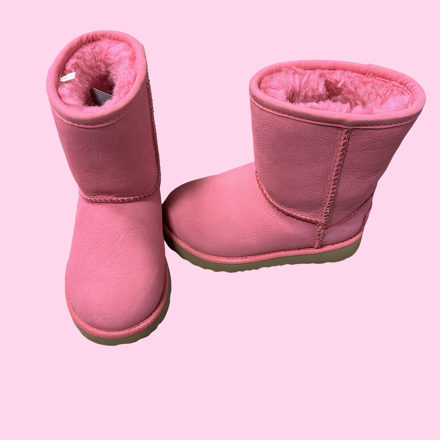 UGGS, 9