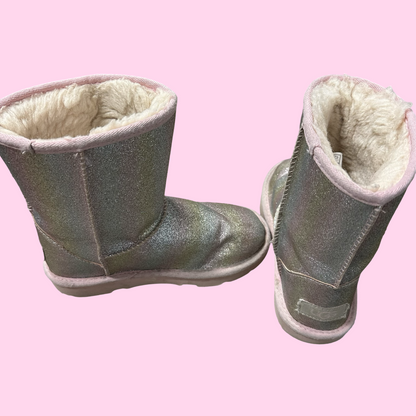 UGGS, 13