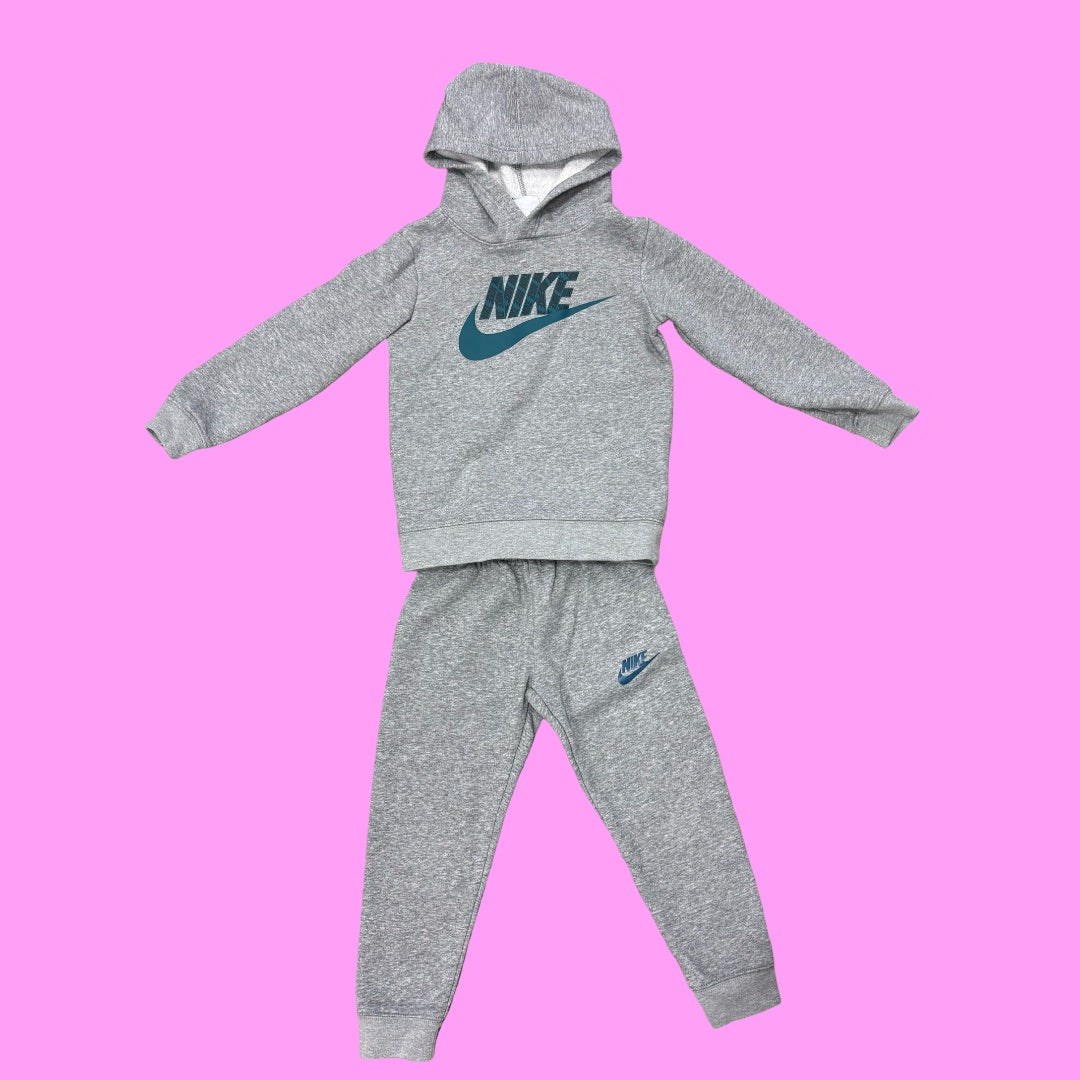 Nike Grey sweat set, 4-5