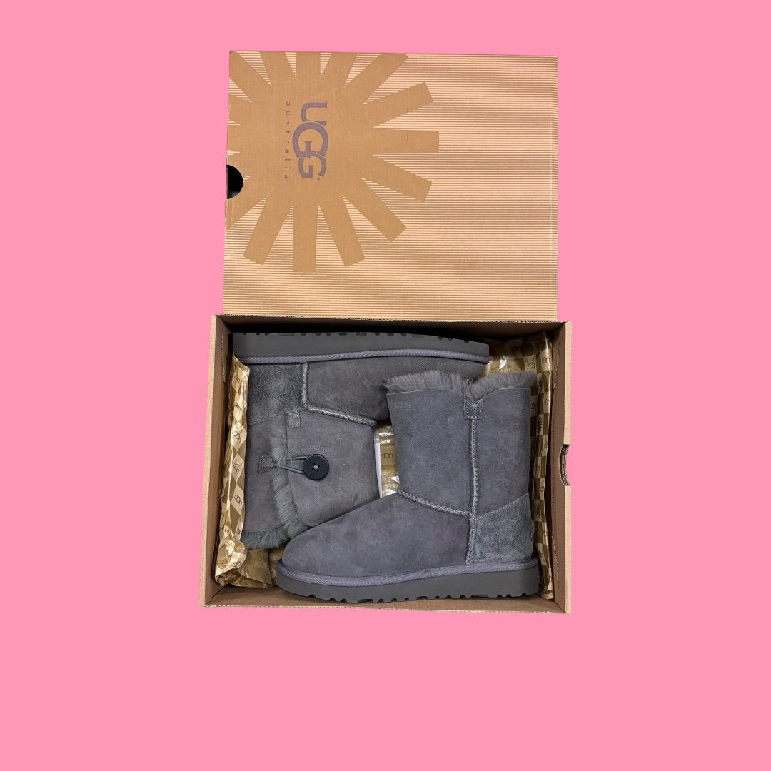 Ugg brand new in box big kid, 1