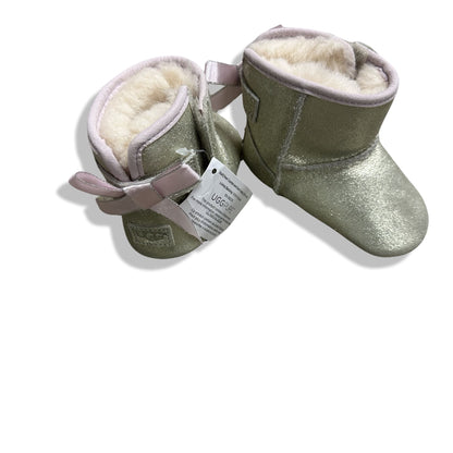 UGGS, LITTLE KID 2/3 NEW WITH TAG