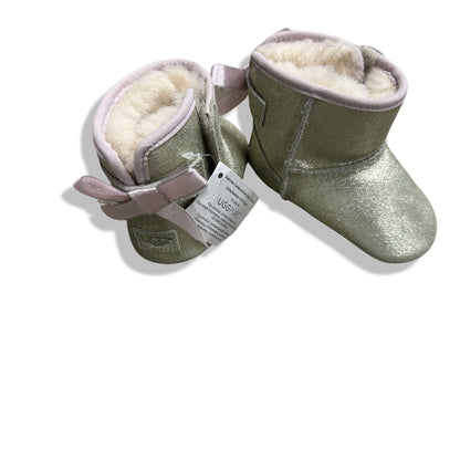 UGGS, LITTLE KID 2/3 NEW WITH TAG