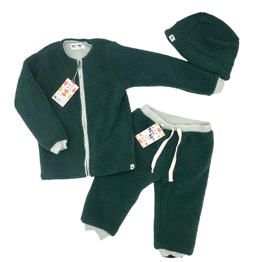 Klok Kids sherpa set new with tags, 4 years