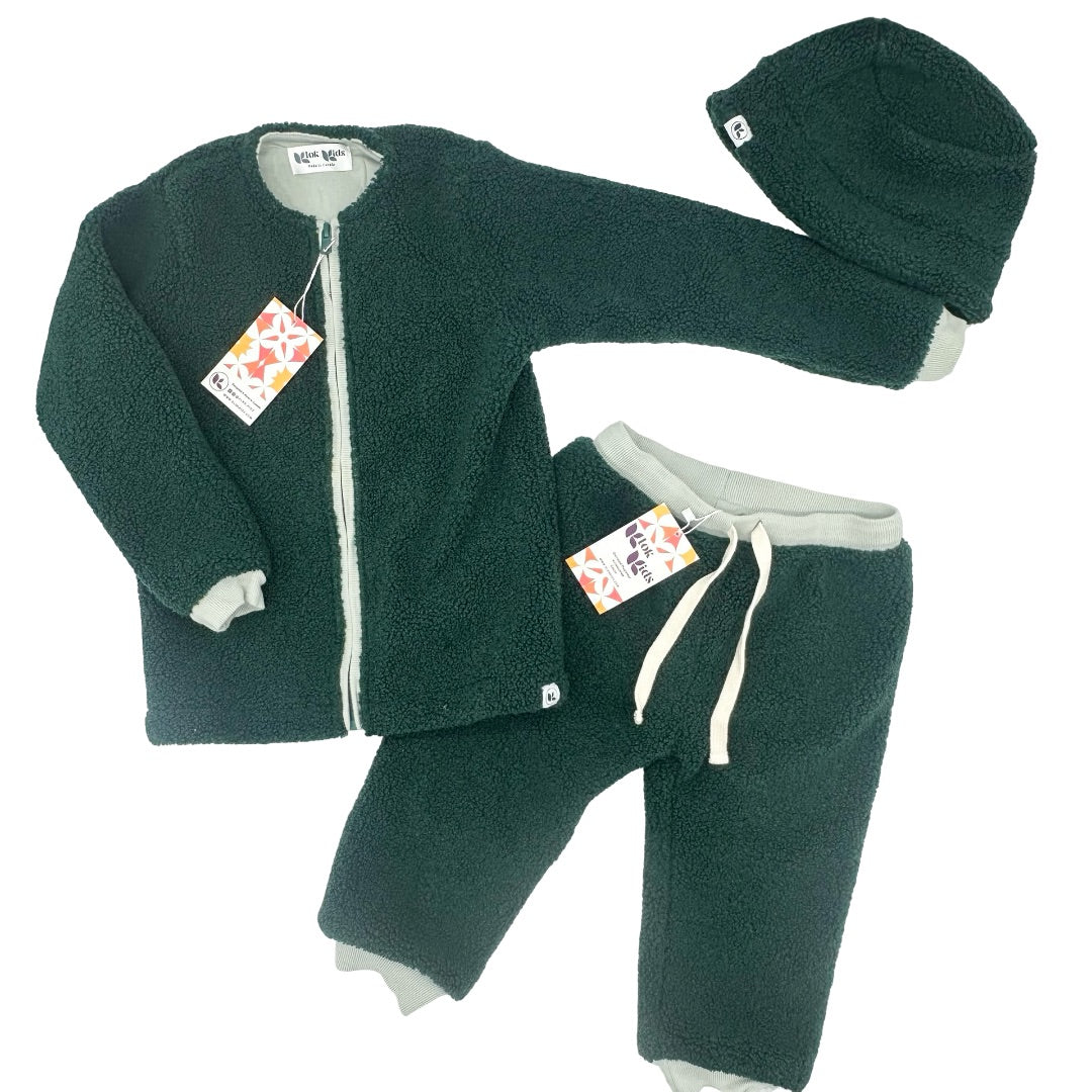 Klok Kids sherpa set new with tags, 4 years